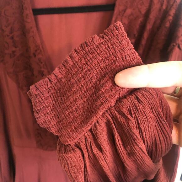 Torrid Dark Red Crinkle Gauze Lace Inset Surplice Wrap Top Torrid Size 3 (3x) - Picture 5 of 8